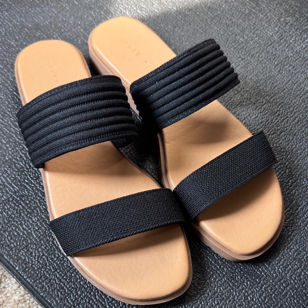 Kelly & Katie Black Slide Sandals